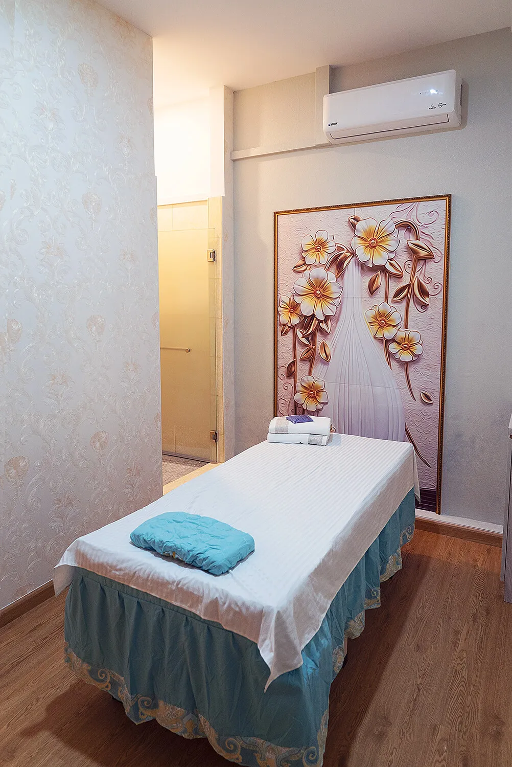 Inside Tree House Spa, view 10