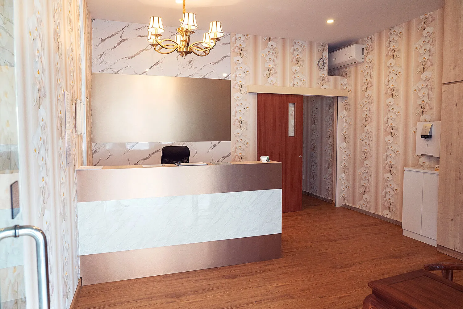 Inside Tree House Spa, view 4