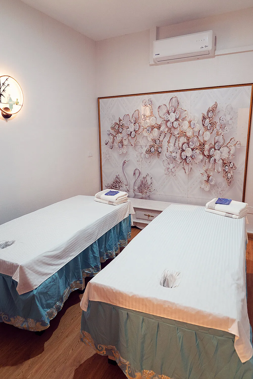 Inside Tree House Spa, view 9